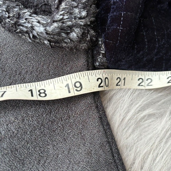 Basic House Sweater Sz M Long Sleeve Pullover Crushed Velvet Faux Fur Blue Grey - Picture 11 of 13